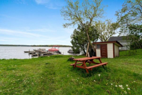 Relaxing Lakefront Cabin